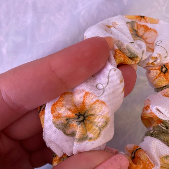 Handmade tiny pumpkin 🎃 scrunchie!! - Picture 2 of 5